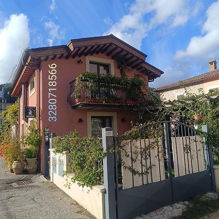 La Bottega Del Fabbro Affitto Breve Villa Contigliano Екстериор снимка