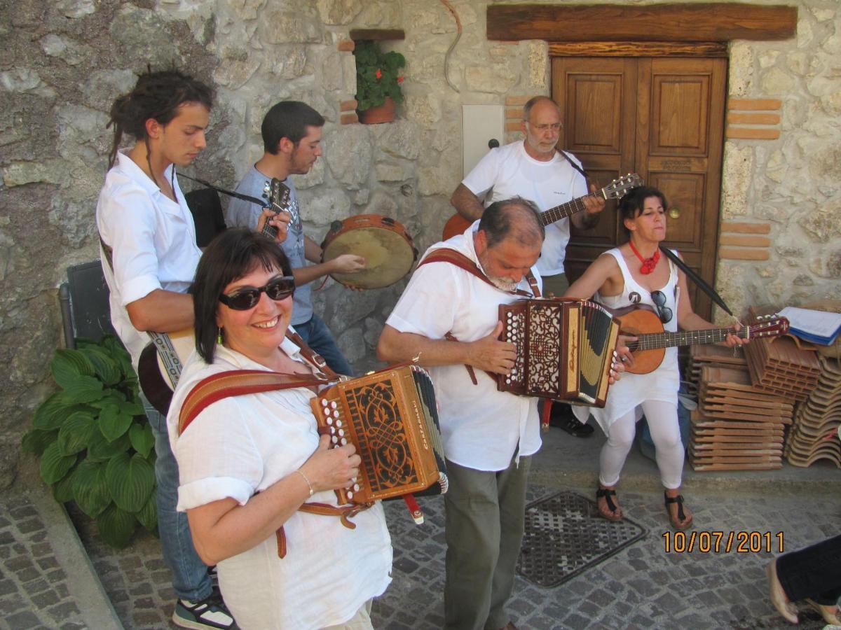 La Bottega Del Fabbro Affitto Breve Villa Contigliano Екстериор снимка
