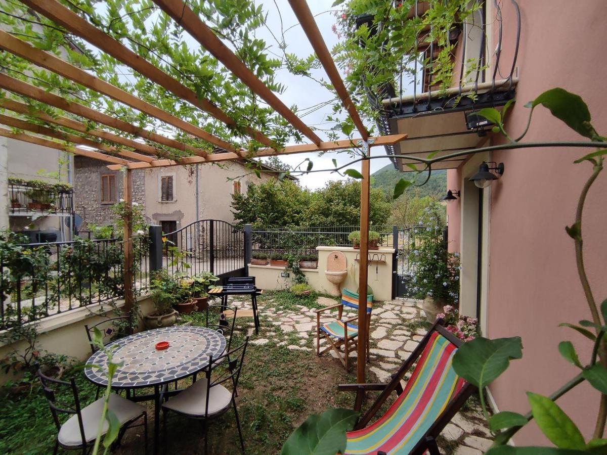 La Bottega Del Fabbro Affitto Breve Villa Contigliano Екстериор снимка